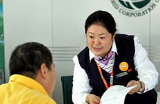 國家電網員工熱心服務