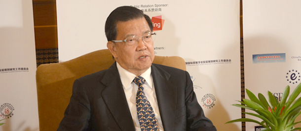 龍永圖：新興與發達攜手 優勢倍增