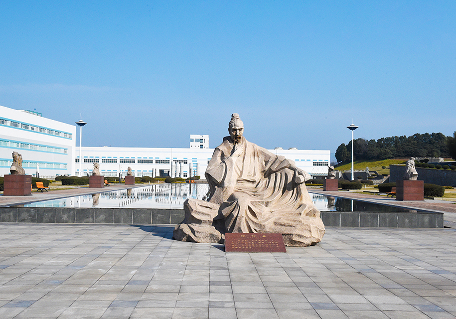 仲景文化廣場張仲景像