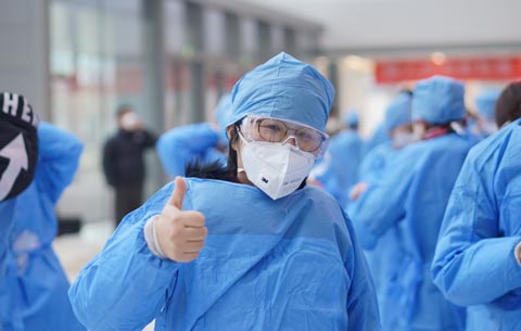 醫護人員整裝待發