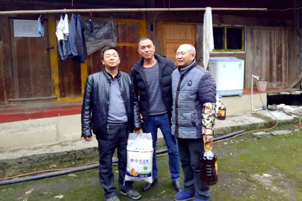 腳踏實地躬身入局 扶貧路上刻下“成長”的力量——平安村官為貧困山村亮起希望的燈塔