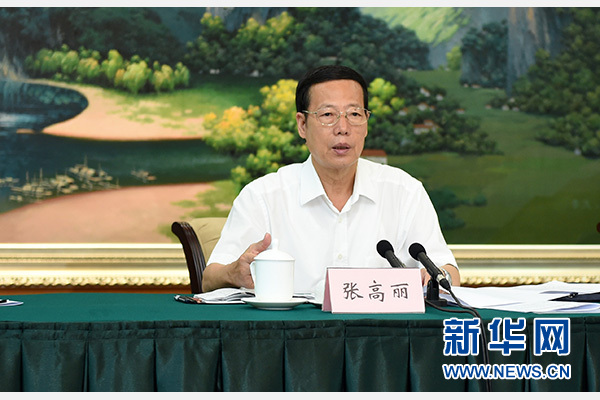 9月16日至18日,中共中央政治局常委、國務院副總理張高麗在廣西調研。這是9月17日,張高麗在南寧主持召開“十三五”規劃編制工作座談會。 新華社記者張鐸攝  9月16日至18日,中共中央政治局常委、國務院副總理張高麗在廣西調研。這是9月17日,張高麗在南寧主持召開“十三五”規劃編制工作座談會。 新華社記者張鐸攝