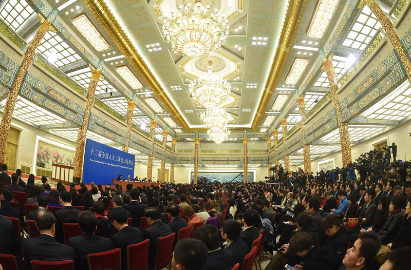 3月15日,國務院總理李克強在北京人民大會堂與中外記者見面,并回答記者提問。新華社記者 李然 攝 3月15日,國務院總理李克強在北京人民大會堂與中外記者見面,并回答記者提問。新華社記者 李然 攝