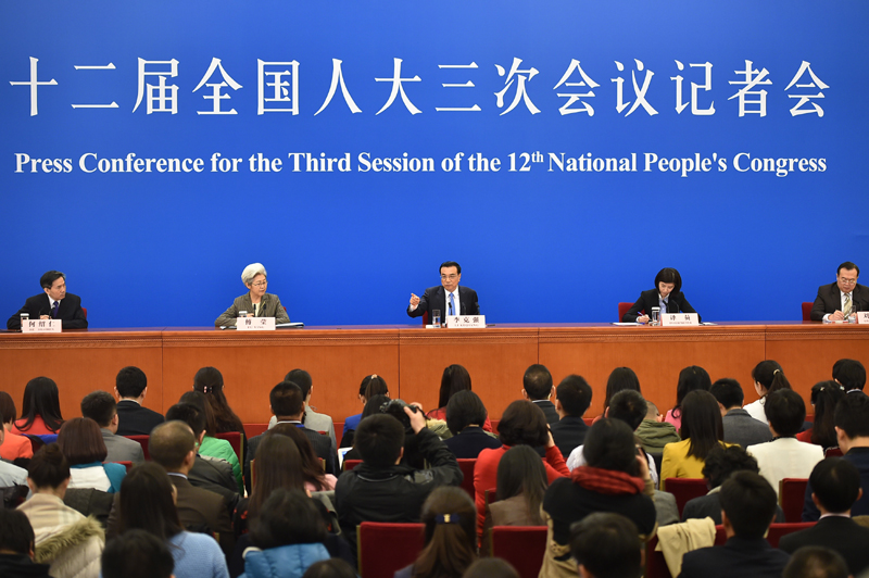 3月15日,國務院總理李克強在北京人民大會堂與中外記者見面,并回答記者提問。新華社記者 李然 攝 3月15日,國務院總理李克強在北京人民大會堂與中外記者見面,并回答記者提問。新華社記者 李然 攝