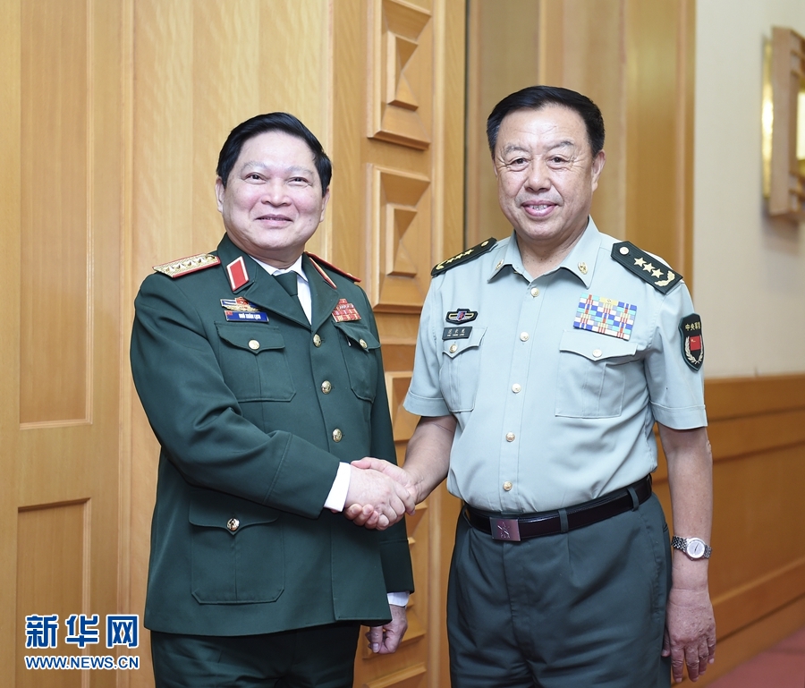 8月29日,中共中央政治局委員、中央軍委副主席范長龍在北京會見越南共產黨中央政治局委員、國防部長吳春歷。 新華社記者張領攝 8月29日,中共中央政治局委員、中央軍委副主席范長龍在北京會見越南共產黨中央政治局委員、國防部長吳春歷。 新華社記者張領攝
