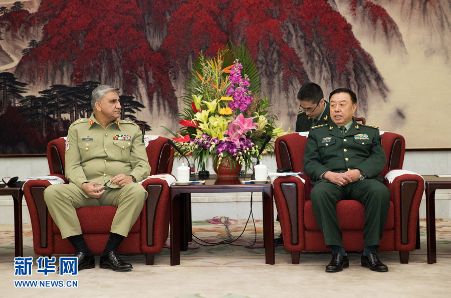 3月16日,中央軍委副主席范長龍會見來訪的巴基斯坦陸軍參謀長巴杰瓦。   新華社記者琚振華攝 3月16日,中央軍委副主席范長龍會見來訪的巴基斯坦陸軍參謀長巴杰瓦。   新華社記者琚振華攝
