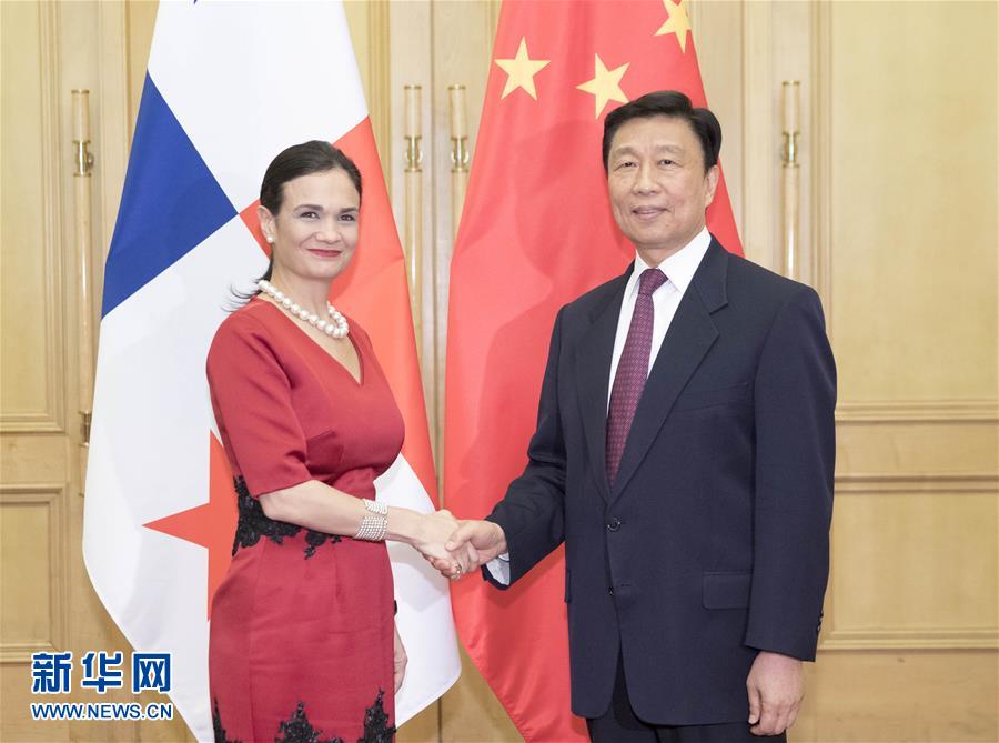 6月13日,國家副主席李源潮在北京人民大會堂會見巴拿馬副總統兼外長德圣馬洛。 新華社記者 丁林 攝
 6月13日,國家副主席李源潮在北京人民大會堂會見巴拿馬副總統兼外長德圣馬洛。 新華社記者 丁林 攝
