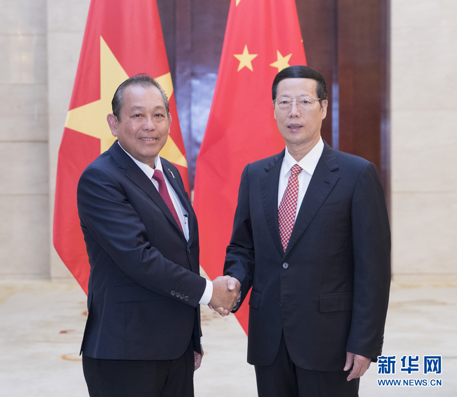 9月11日,中共中央政治局常委、國務院副總理張高麗在廣西南寧會見前來出席第十四屆中國-東盟博覽會和中國-東盟商務與投資峰會的越南常務副總理張和平。新華社記者王曄攝  9月11日,中共中央政治局常委、國務院副總理張高麗在廣西南寧會見前來出席第十四屆中國-東盟博覽會和中國-東盟商務與投資峰會的越南常務副總理張和平。新華社記者王曄攝