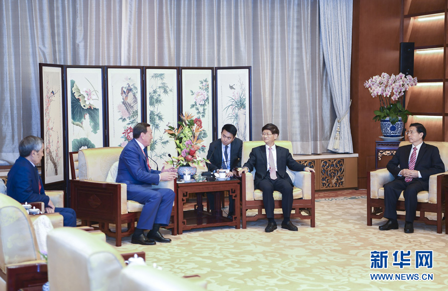 9月26日,中共中央政治局委員、中央政法委書記孟建柱在北京會見來華出席國際刑警組織第86屆全體大會的哈薩克斯坦內務部長卡西莫夫。國務委員、公安部部長郭聲琨參加有關會見。新華社記者 張領 攝 9月26日,中共中央政治局委員、中央政法委書記孟建柱在北京會見來華出席國際刑警組織第86屆全體大會的哈薩克斯坦內務部長卡西莫夫。國務委員、公安部部長郭聲琨參加有關會見。新華社記者 張領 攝