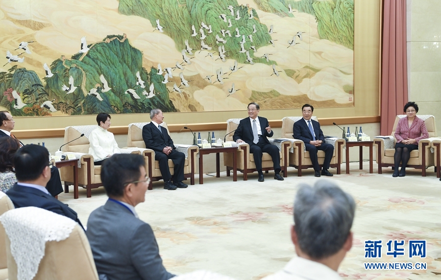 11月7日,全國政協主席俞正聲在北京會見饒穎奇率領的臺灣民意代表交流參訪團。新華社記者張領攝 11月7日,全國政協主席俞正聲在北京會見饒穎奇率領的臺灣民意代表交流參訪團。新華社記者張領攝