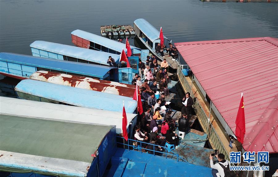 (新華全媒頭條·圖文互動)(10)全黨來一個大學習——新時代中國共產黨人的理論自覺