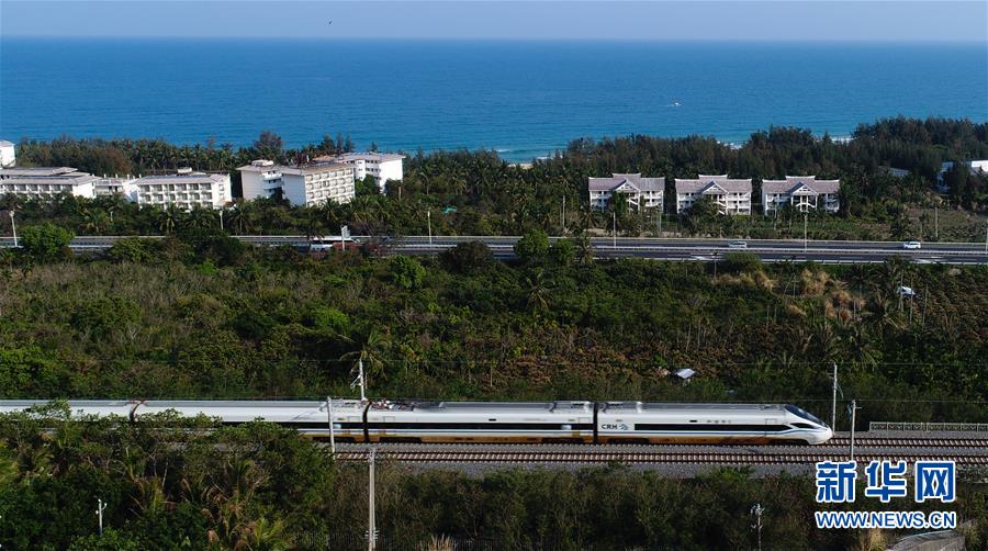 (新華全媒頭條·潮起海之南·圖文互動)(9)春潮拍岸千帆進——海南特區改革開放30年紀實