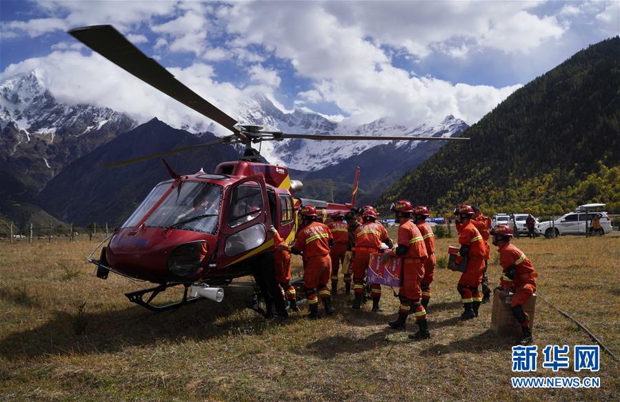 (社會)(1)雅江堰塞湖區:雪山腳下的空中救援