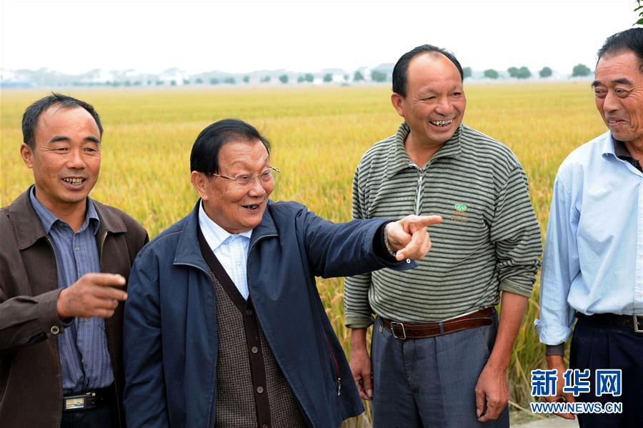 (改革先鋒風采·圖文互動)(2)吳仁寶:華西村改革發展的帶頭人