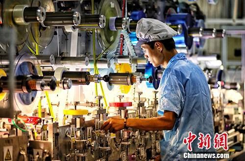 圖為江蘇鹽城一家企業內的生產景象。<a target='_blank' href='//www.chinanews.com/'><p  align=
