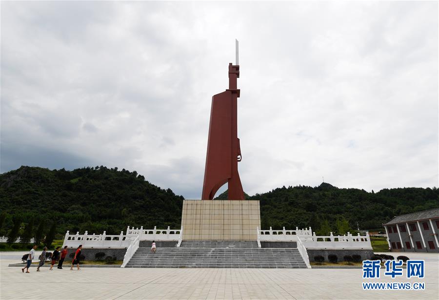 (壯麗70年·奮斗新時代——記者再走長征路·圖文互動)(2)他們,找到了3000多個紅軍烈士的名字