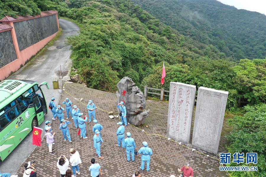 (壯麗70年·奮斗新時代——記者再走長征路·圖文互動)(3)沒有紅軍逾越不了的山河
