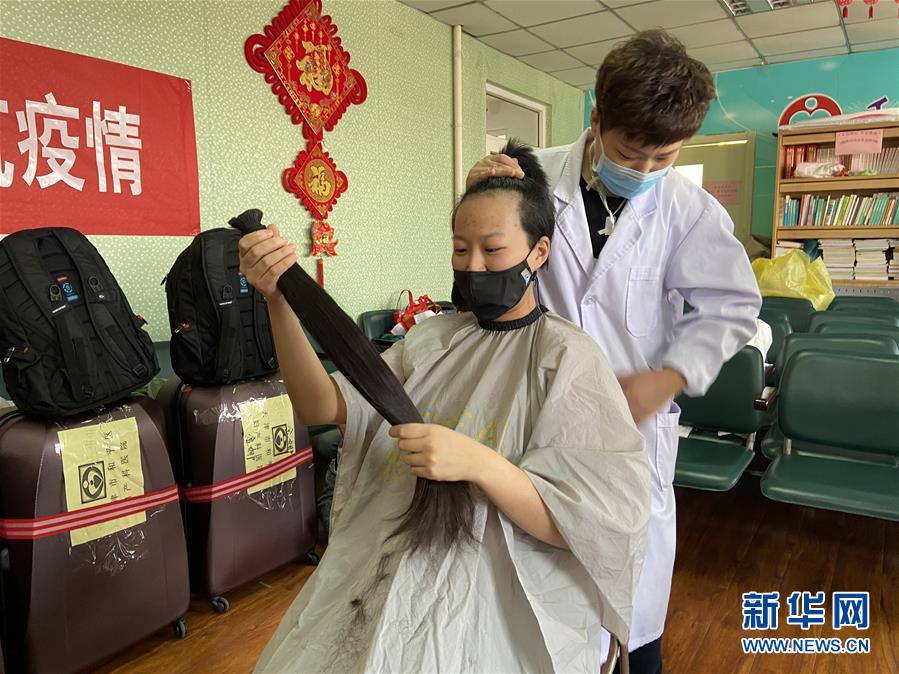 (聚焦疫情防控·圖文互動)(1)沖鋒向前,我們義無反顧——“戰疫”一線醫護人員群像