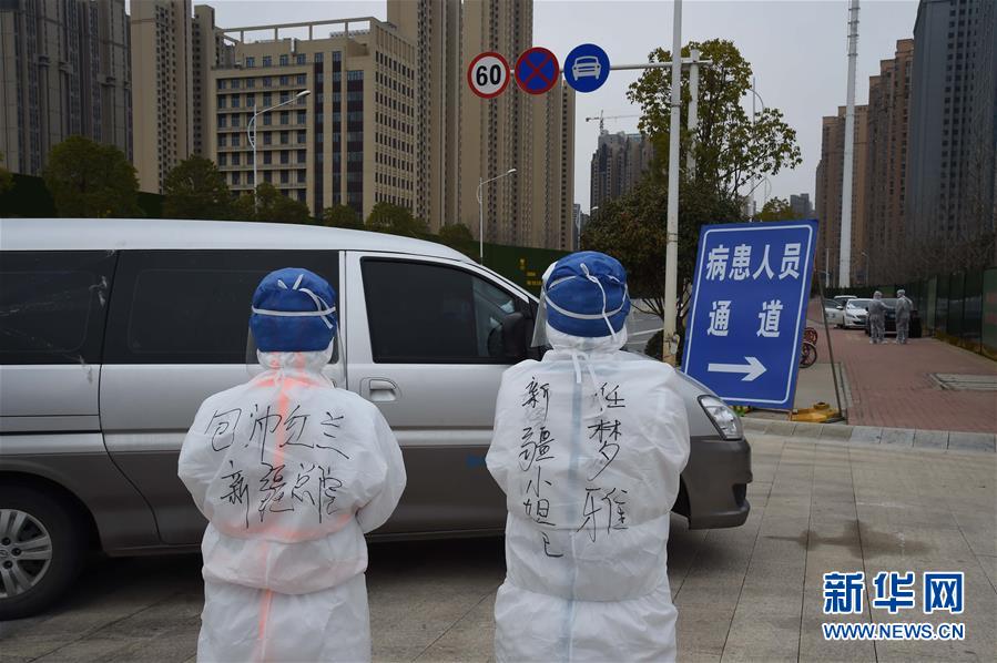 (聚焦疫情防控·圖文互動)(5)軍隊新近承擔救治任務的兩所醫院全部投入使用 參照火神山醫院模式運行