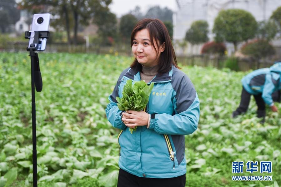 (中國經濟新觀察·圖文互動)(1)“云端”上演新場景——新型消費激活發展新動能