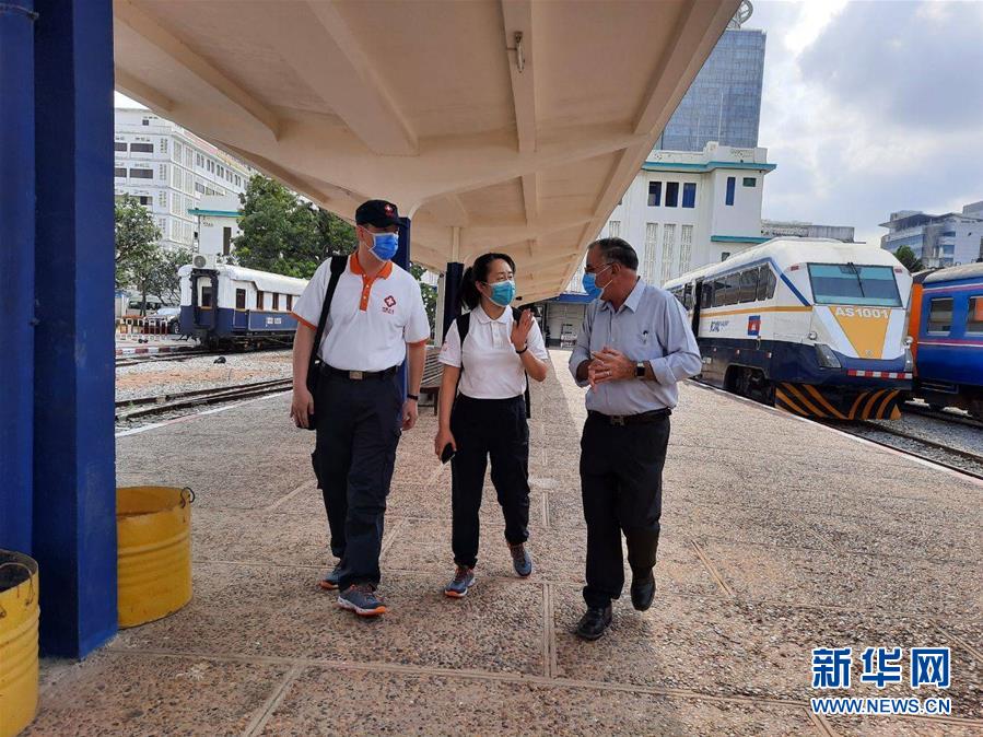 (國際疫情·圖文互動)(8)“工作忙碌又細致,經驗豐富又專業”——一名柬埔寨青年眼中的中國援柬抗疫醫療專家組