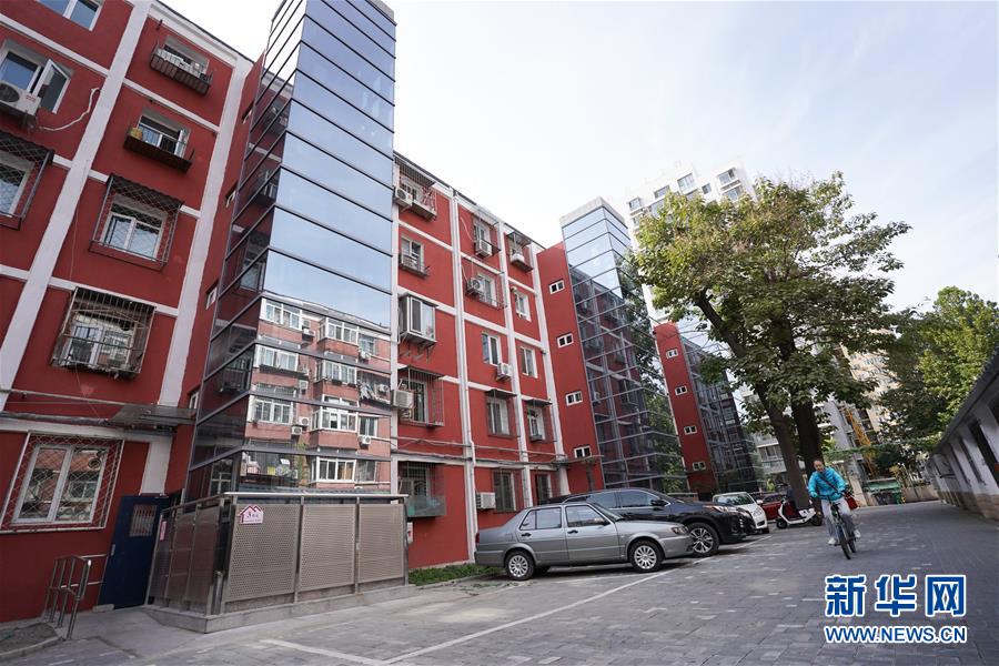 (新華全媒頭條·圖文互動)(1)88級臺階,終于不再是座“山”?——北京老舊小區加裝電梯現狀調查