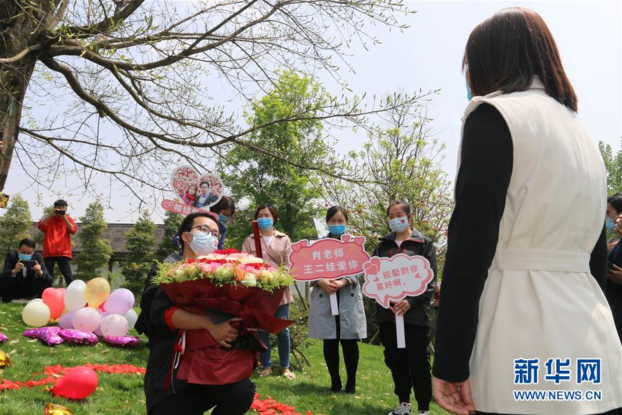 (新華全媒頭條·圖文互動)(13)“我看不見你的樣子,但我知道你是誰”——寫在國際護士節來臨之際