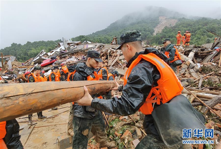 (圖文互動)(11)武警官兵持續奮戰多地洪澇災害搶險救援一線
