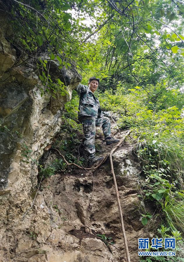 (新華全媒頭條·走向我們的小康生活·圖文互動)(4)奮斗繪就“新天府”——川蜀大地干群“戰貧”軌跡掃描