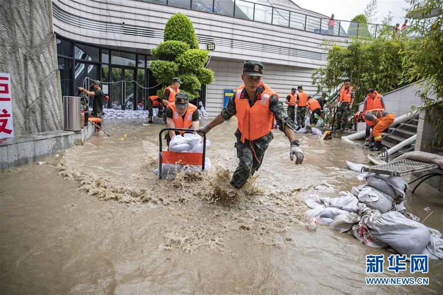 (防汛抗洪·圖文互動)(4)筑起防大汛的堅強防線——重慶防御長江、嘉陵江過境洪峰現場記錄