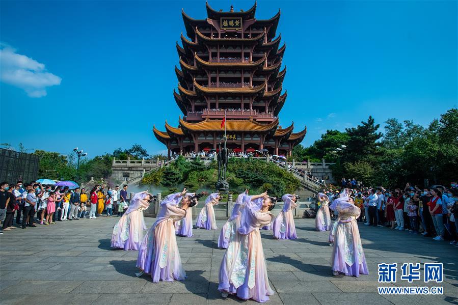 (新華全媒頭條·聚焦三季度經濟·圖文互動)(1)逐季轉好 穩定復蘇——透視中國經濟“三季報”