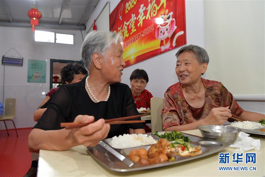 (新華全媒頭條·圖文互動)(11)歷史交匯點上的宏偉藍圖——《中共中央關于制定國民經濟和社會發展第十四個五年規劃和二〇三五年遠景目標的建議》誕生記