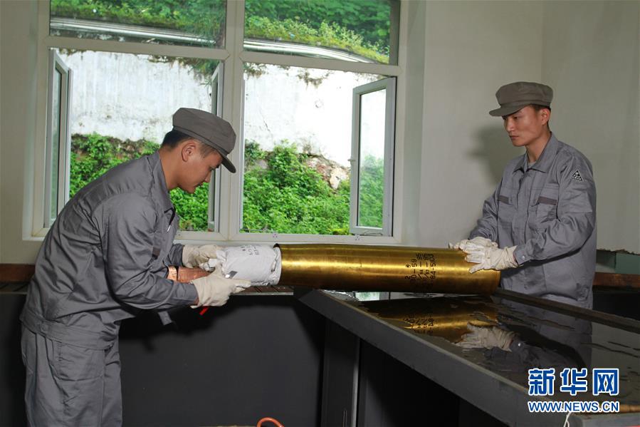 (在習近平強軍思想指引下·我們在戰位報告·圖文互動)(2)牢記統帥囑托  做刀尖上的舞者——記聯勤保障部隊某報廢武器彈藥銷毀站參謀長陳雪禮