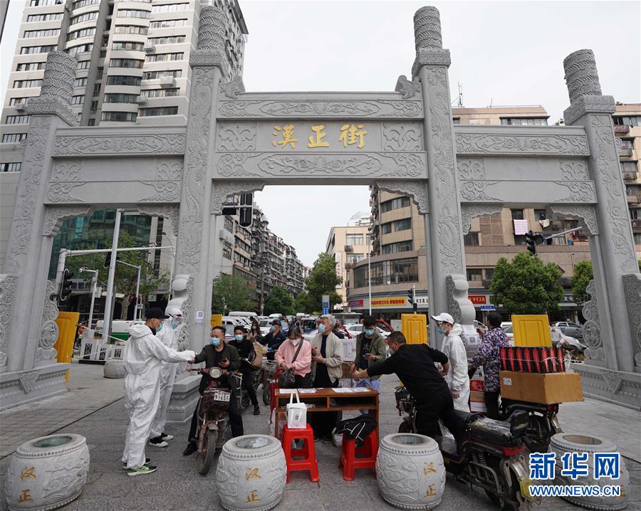 (新華全媒頭條·圖文互動)(14)從人民中汲取磅礴力量——習近平總書記同出席2020年全國兩會人大代表、政協委員共商國是紀實