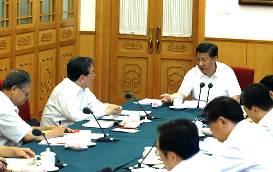 中央政治局常委聽取第二批黨的群眾路線教育實踐活動聯系點情況匯報
