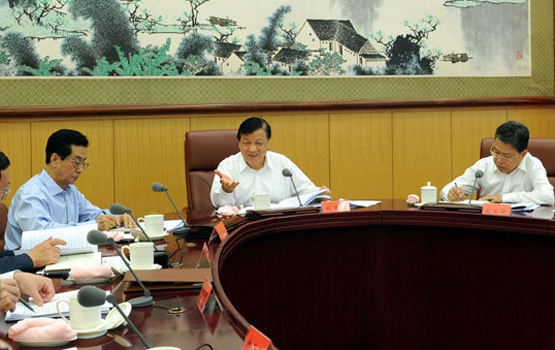 劉云山主持召開中央黨的群眾路線教育實踐活動領導小組會議