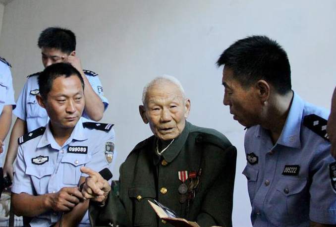 抗戰老兵傅松義：一個人對付六七個鬼子