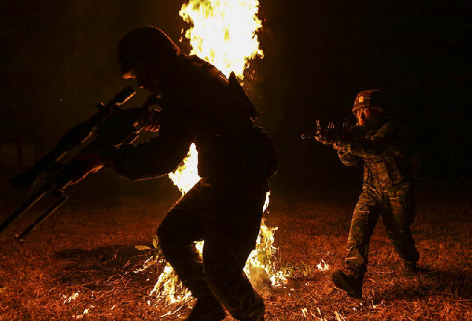 強軍DNA|福利貼,快來瞧狙擊手的瞄準鏡里是啥樣