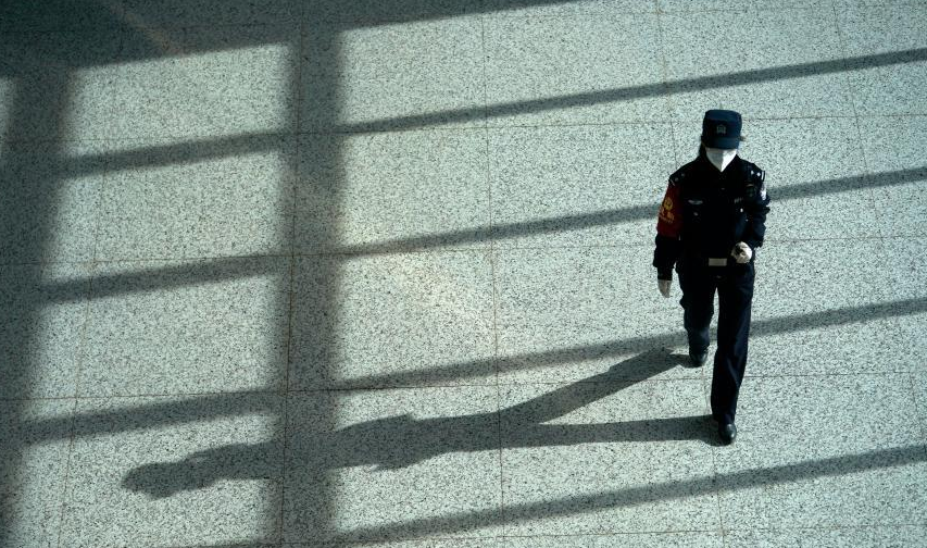 為抗疫,這個警察家庭同城相望