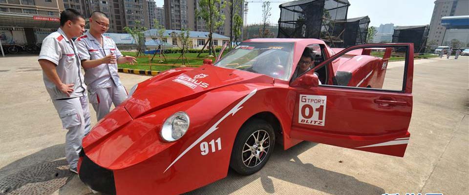 “90后”學生改裝報廢桑塔納變“法拉利”