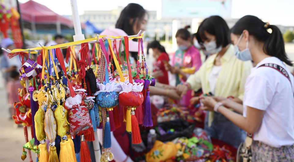生態移民區 熱鬧迎端午