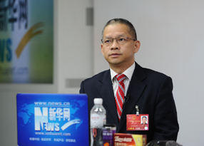 鐘發平在訪談現場