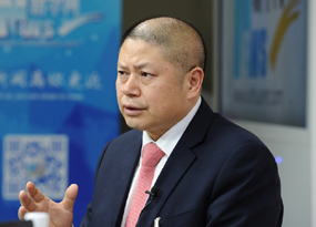 陳世強在訪談現場