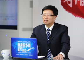 周明春在訪談現場