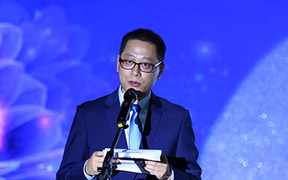 潛江市招商局局長張睿做招商推介
