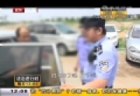 實拍女子在地鐵站外割腕 丈夫：她出軌