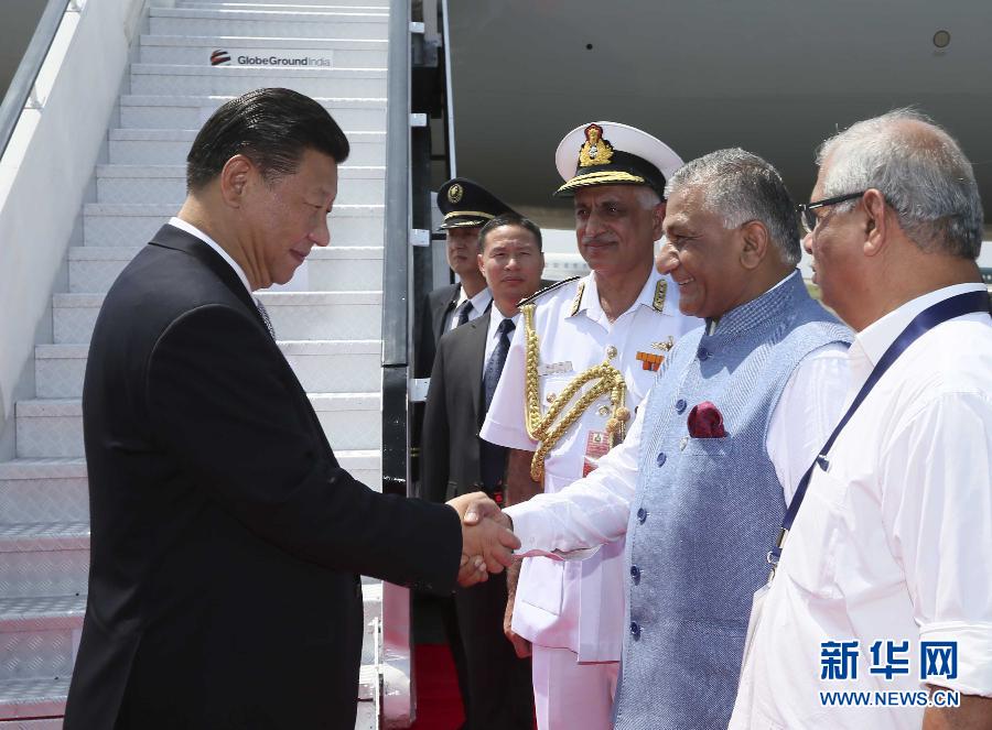 10月15日,國家主席習近平抵達印度果阿,應印度總理莫迪邀請,出席金磚國家領導人第八次會晤。 新華社記者蘭紅光攝  10月15日,國家主席習近平抵達印度果阿,應印度總理莫迪邀請,出席金磚國家領導人第八次會晤。 新華社記者蘭紅光攝