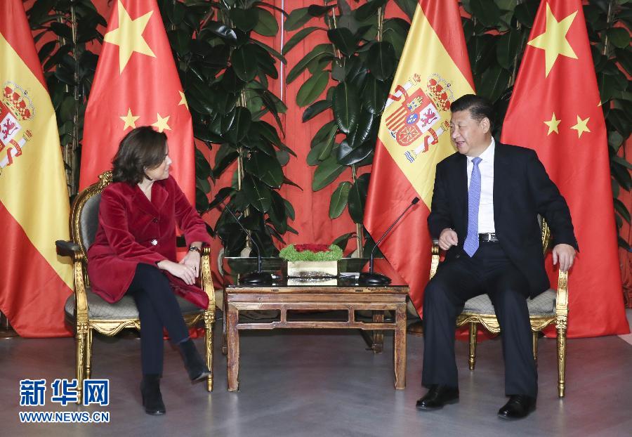 11月24日,國家主席習近平在西班牙大加那利島會見西班牙副首相薩恩斯。 新華社記者 蘭紅光 攝 11月24日,國家主席習近平在西班牙大加那利島會見西班牙副首相薩恩斯。 新華社記者 蘭紅光 攝