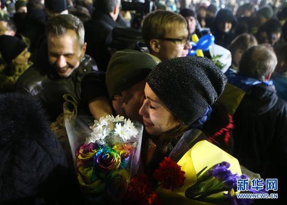 (國際)(1)烏克蘭沖突雙方進行最大規模戰俘交換