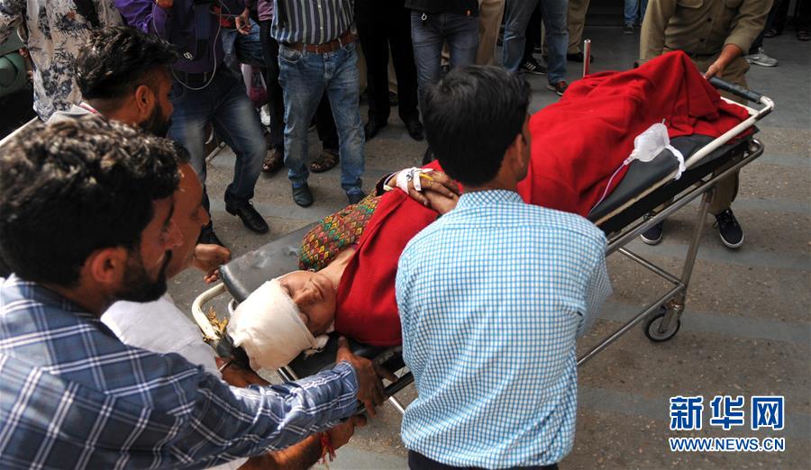 (XHDW)(2)印控克什米爾地區一客車墜谷至少15人死亡